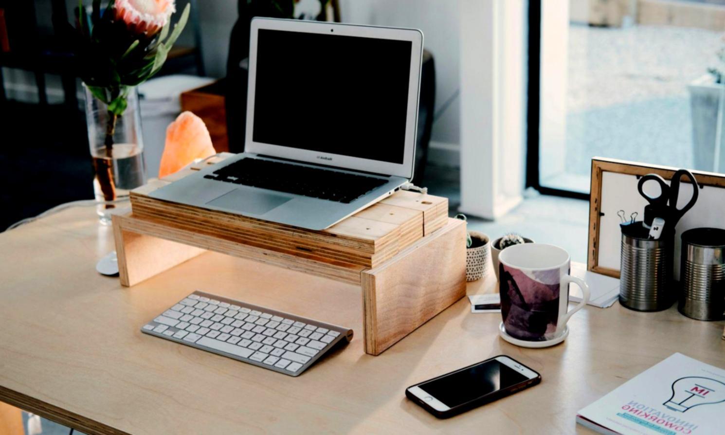 Tableau de bord financier montrant des graphiques de performance et indicateurs de risque